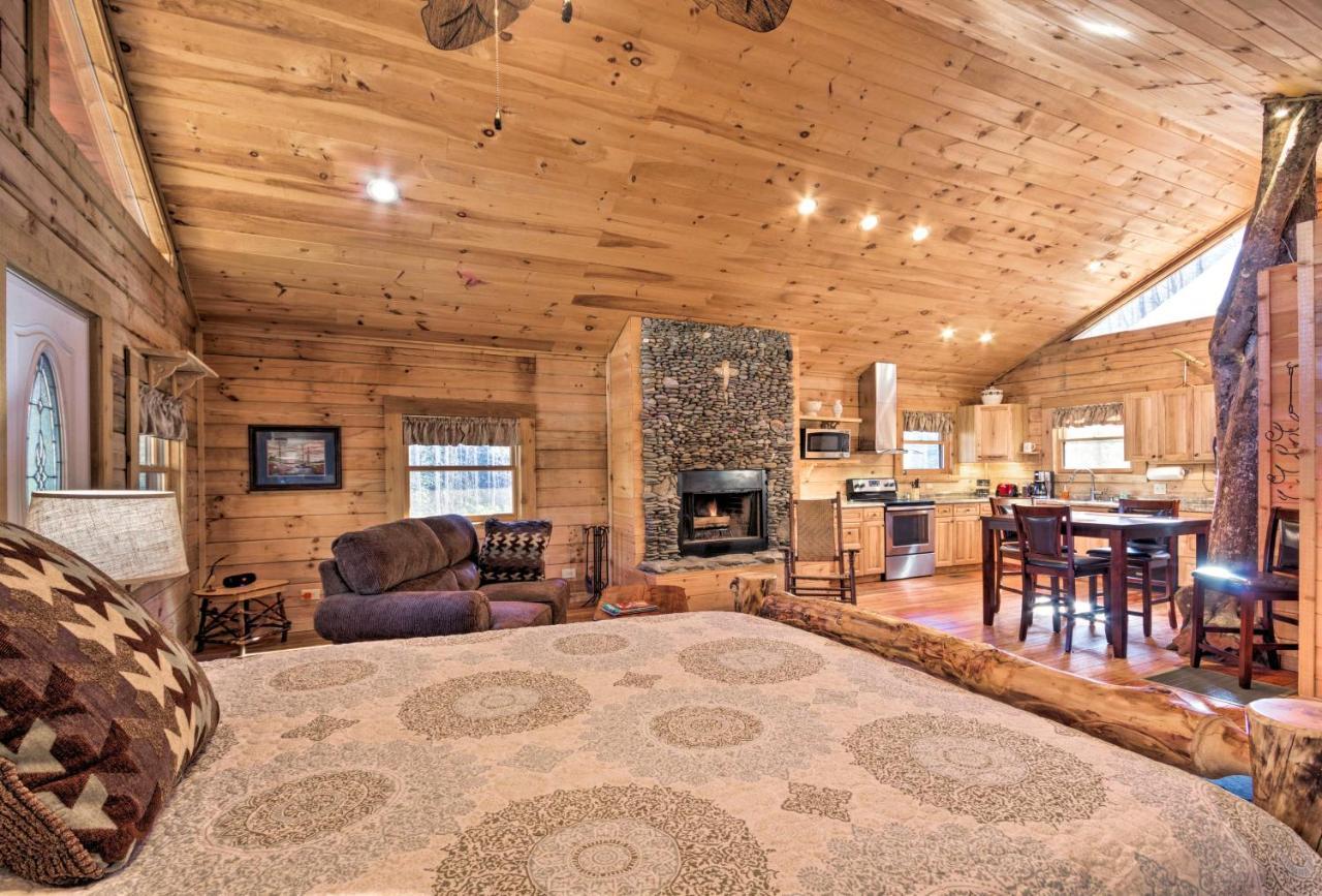 Bryson City Cabin With Wraparound Deck And Hot Tub 外观 照片