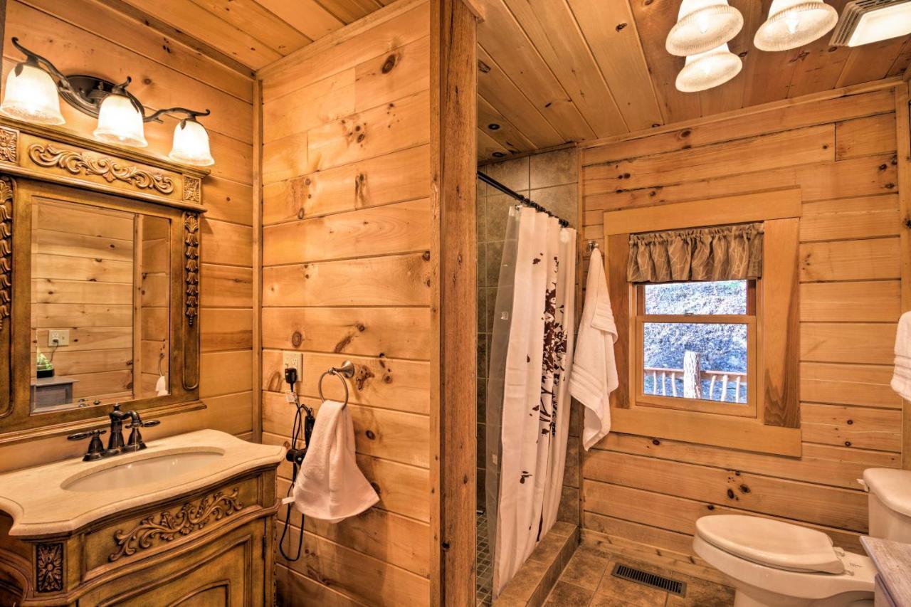 Bryson City Cabin With Wraparound Deck And Hot Tub 外观 照片